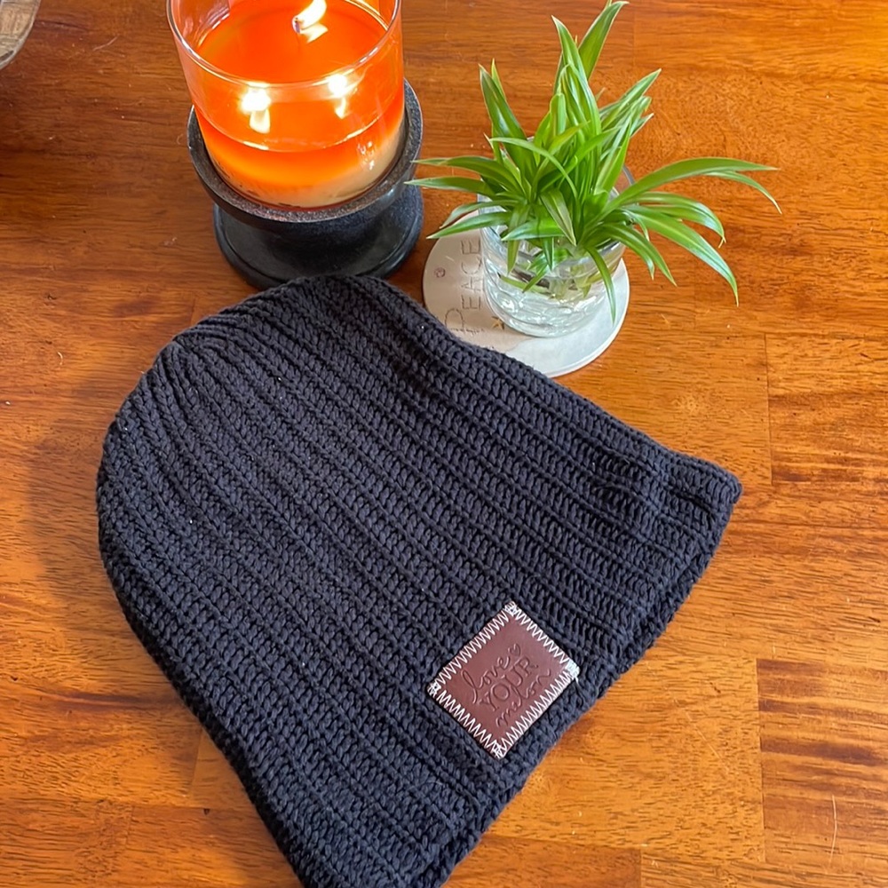 🖤🖤 Love Your Melon Black Beanie EUC 🖤🖤